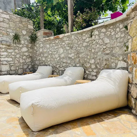 Mpolanos * Himare